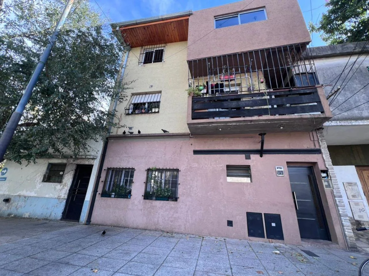 Apartamento de quatro ambientes no segundo andar