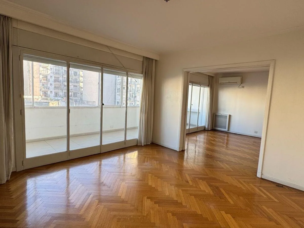 Amplio Departamento en Alquiler de 6 Ambientes con Cochera | Recoleta