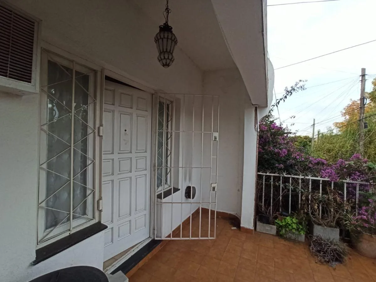 PH con balcón terraza en Lanús