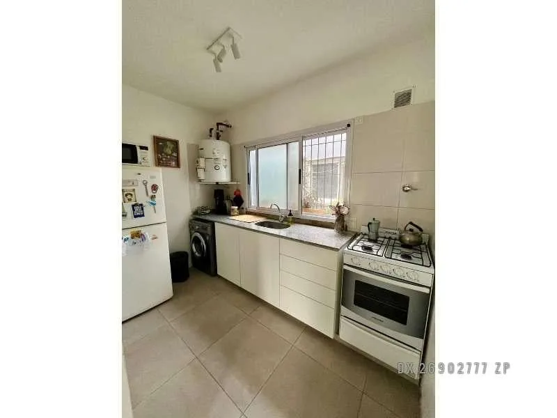 Departamento de 3 ambientes en primer piso