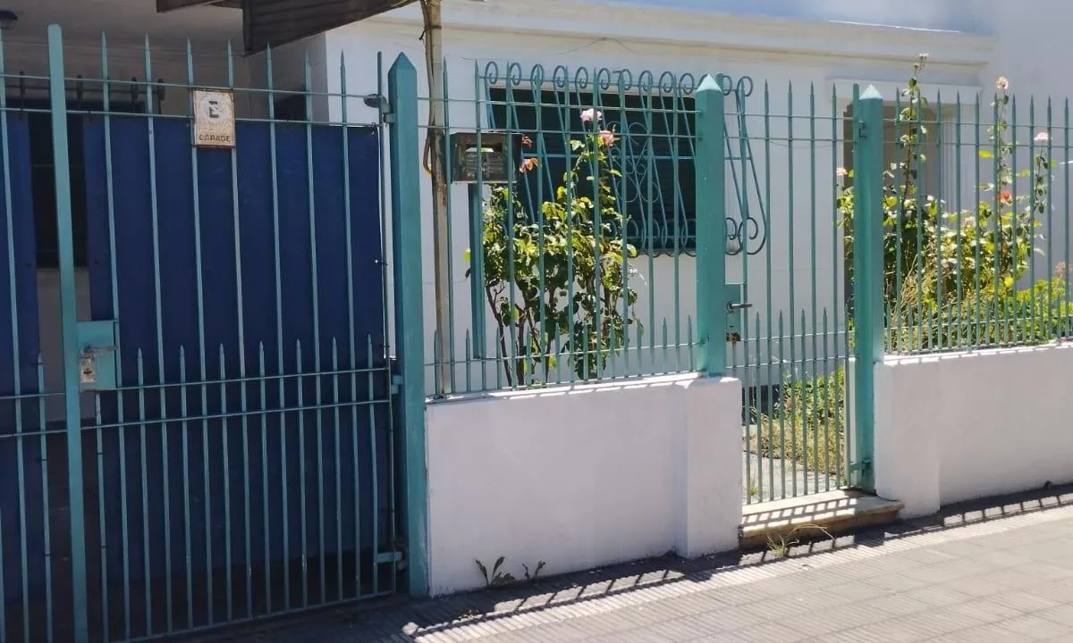 Casa com 2 dormitórios e vaga em Avellaneda