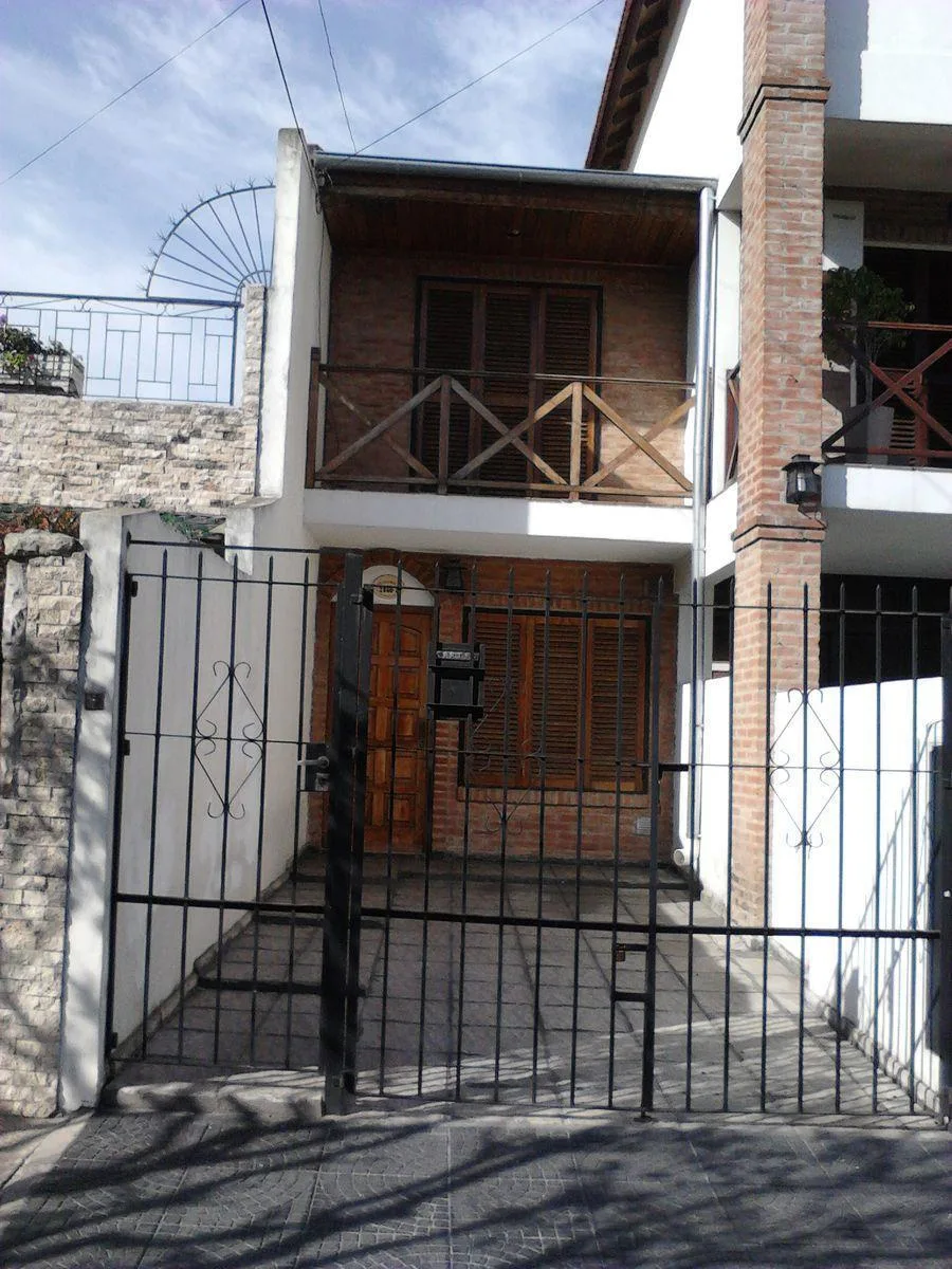 Triplex de 4 ambientes con cochera en La Matanza
