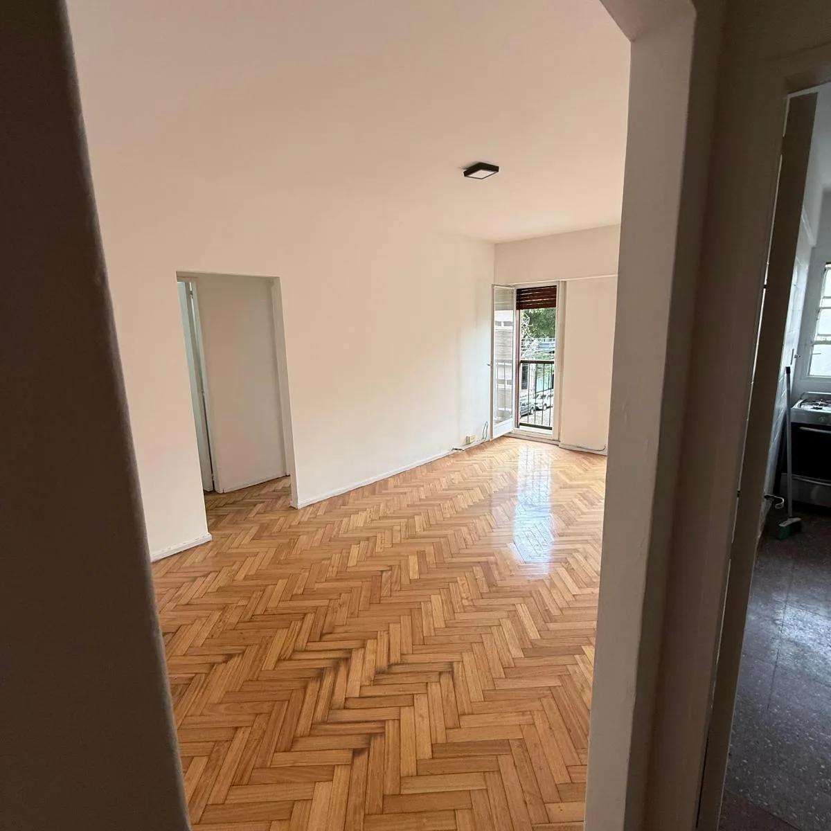 Alquiler – Hermoso Departamento 2° Piso con Balcón