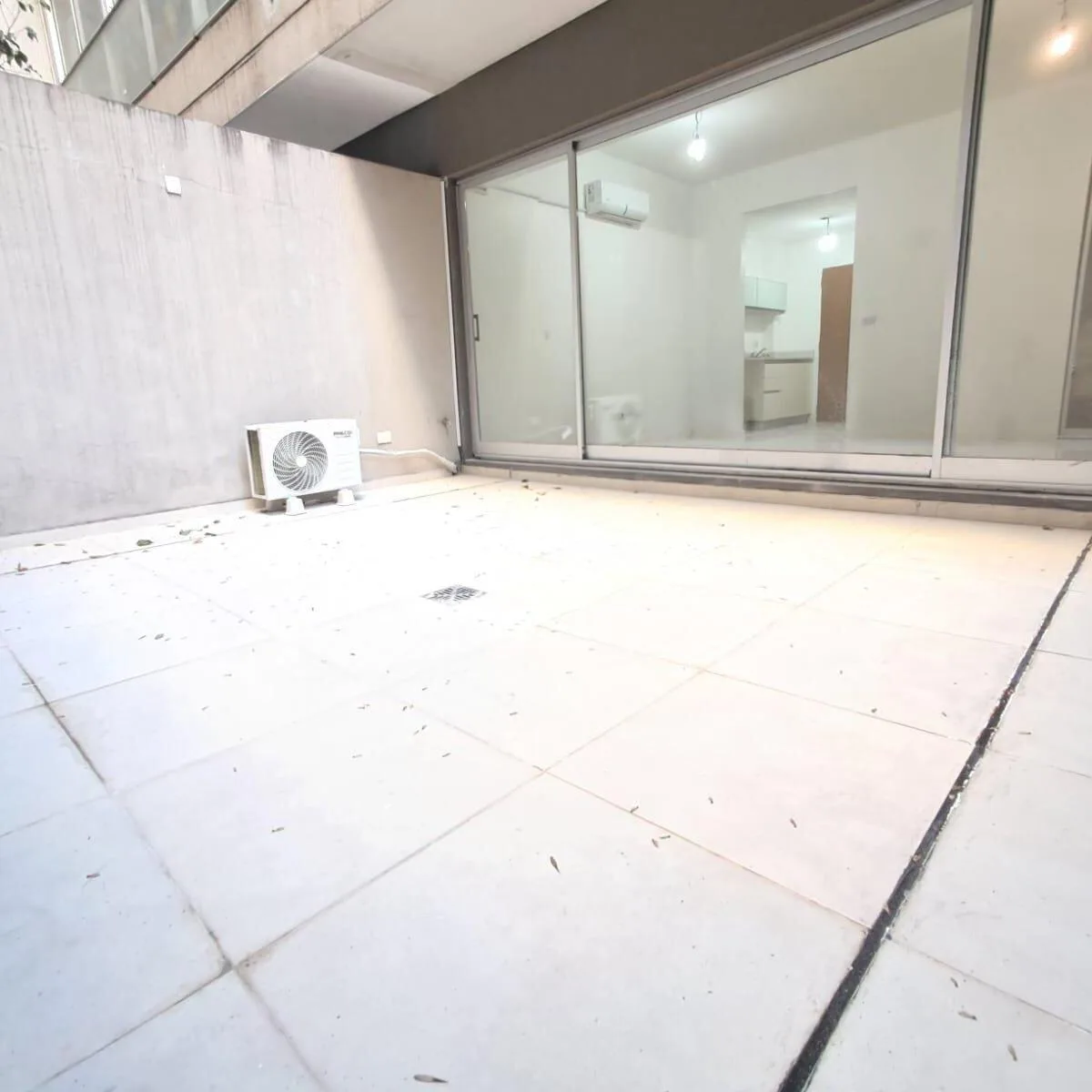 Monoambiente en planta baja con patio en Palermo