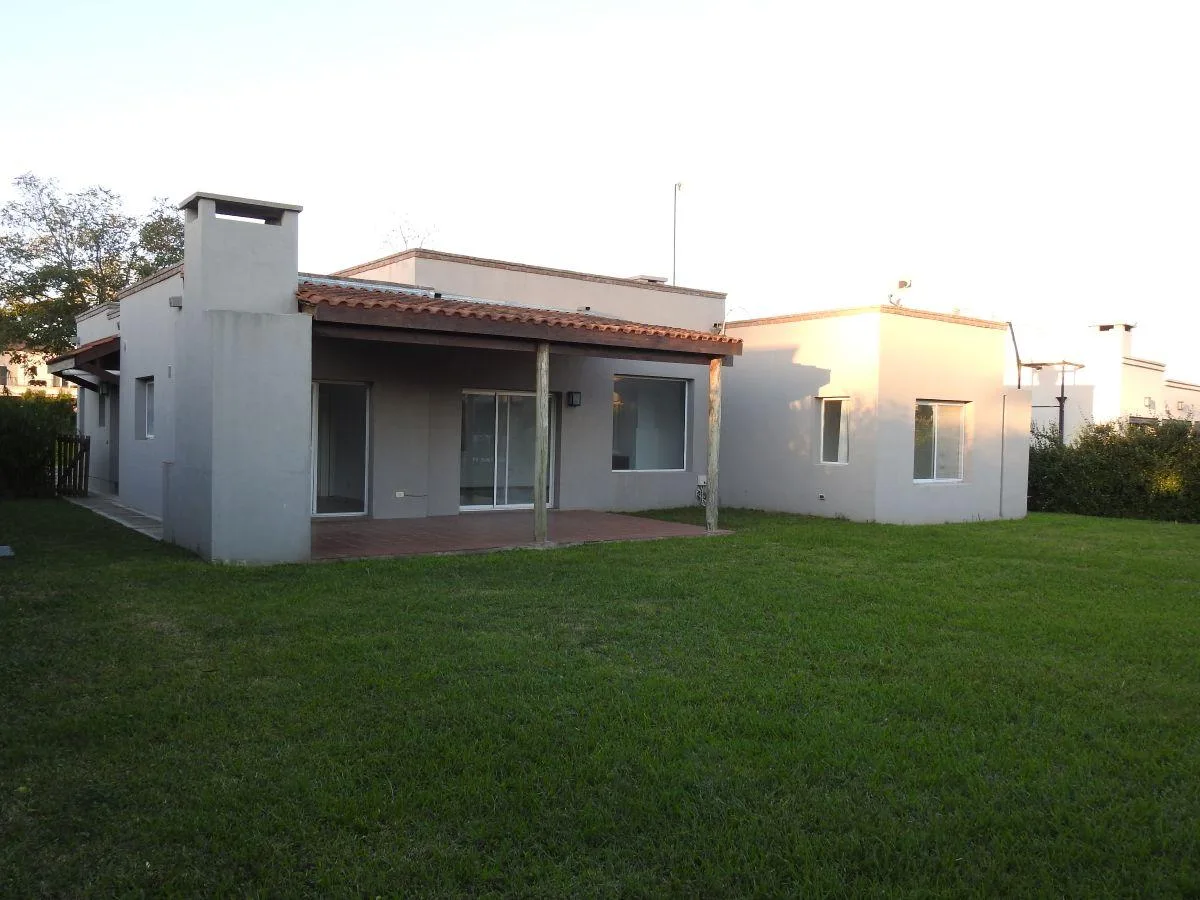Casa de 3 dormitórios em Escobar