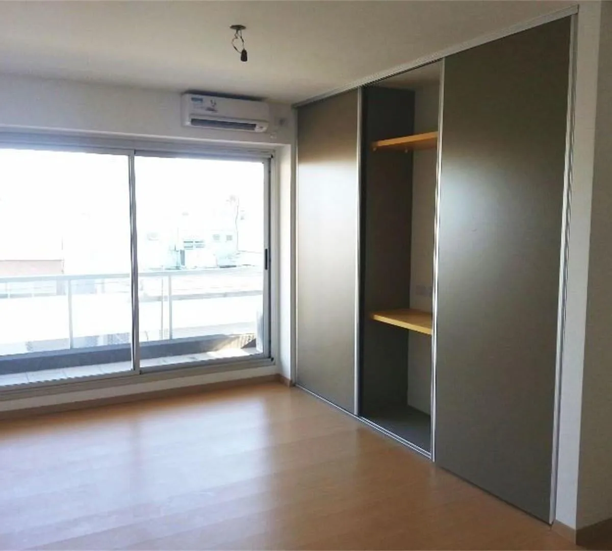 Monoambiente con balcón en Villa Urquiza