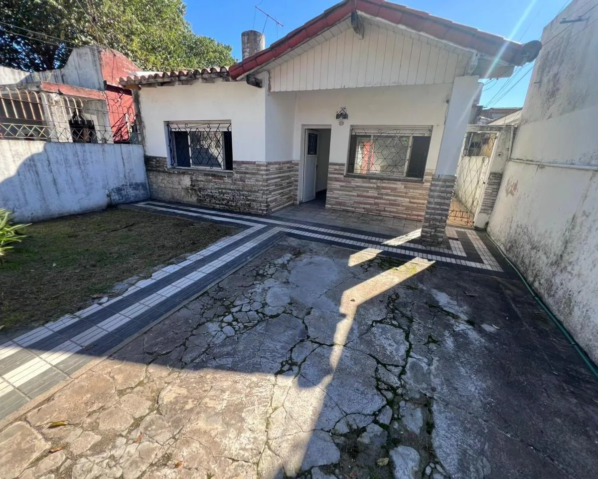 Two-bedroom PH with parking in Lanús