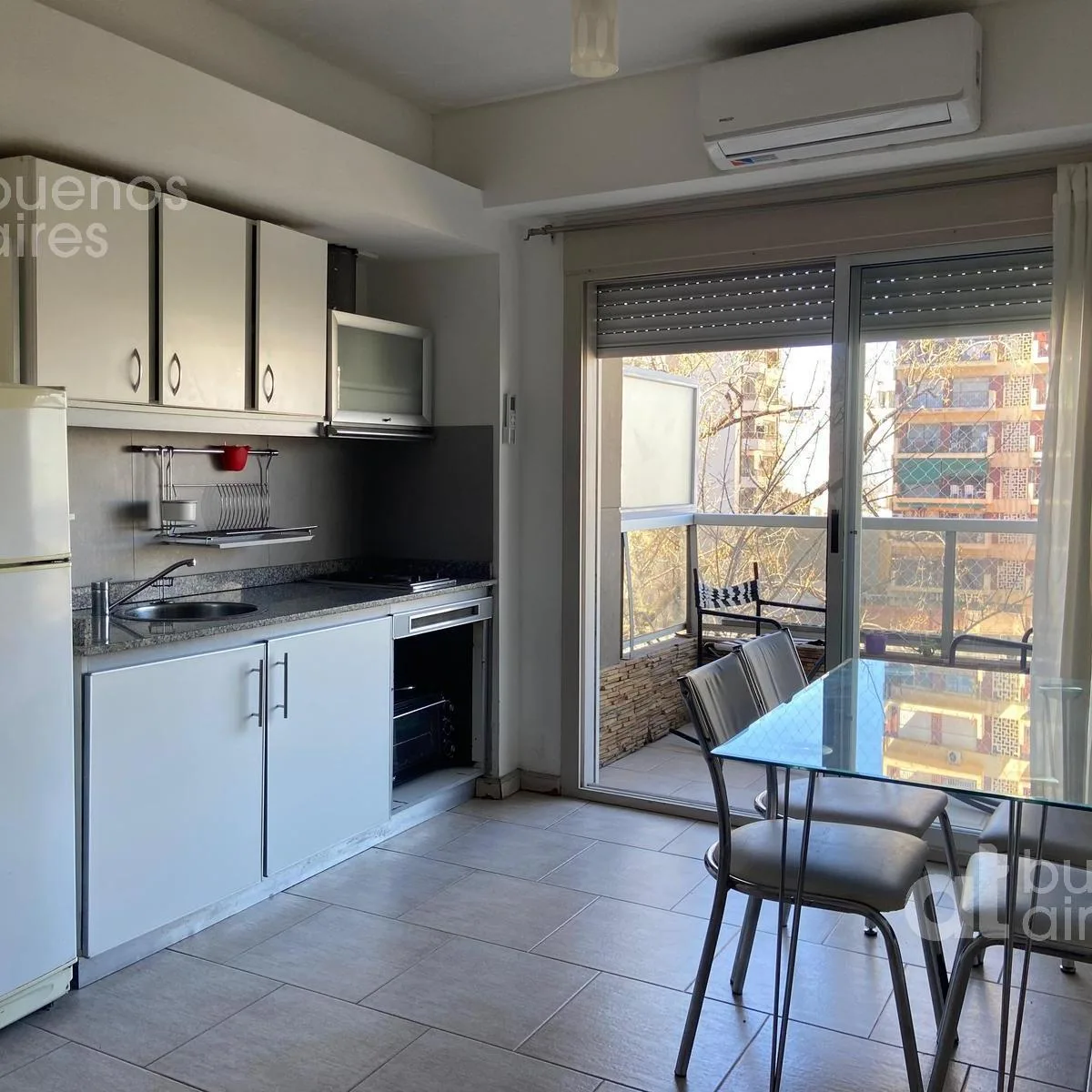 Monoambiente con balcón y cochera en Villa Urquiza