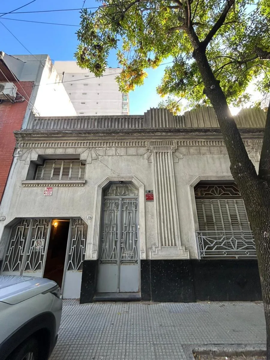 4-bedroom house on Artigas in Flores