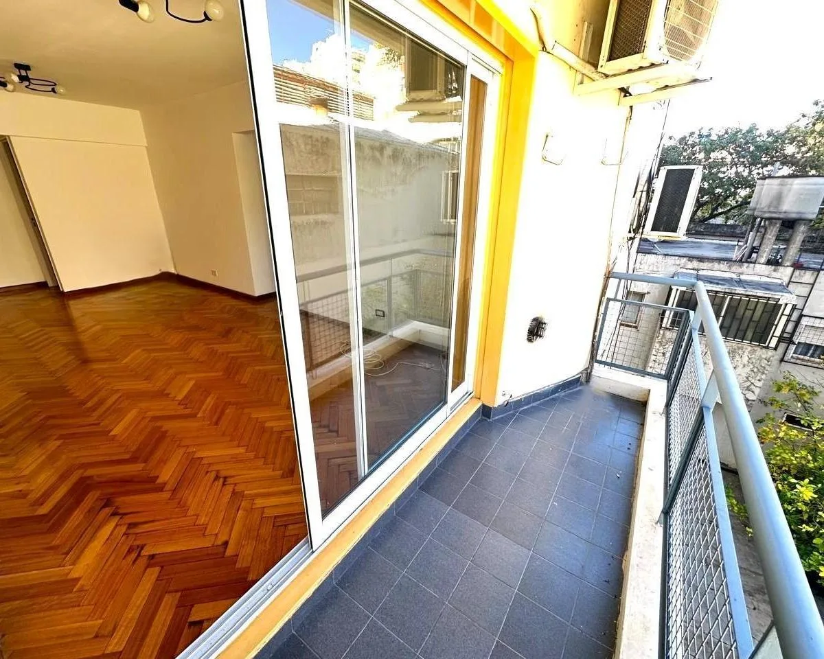 Three-room apartment with balcony in Villa Crespo