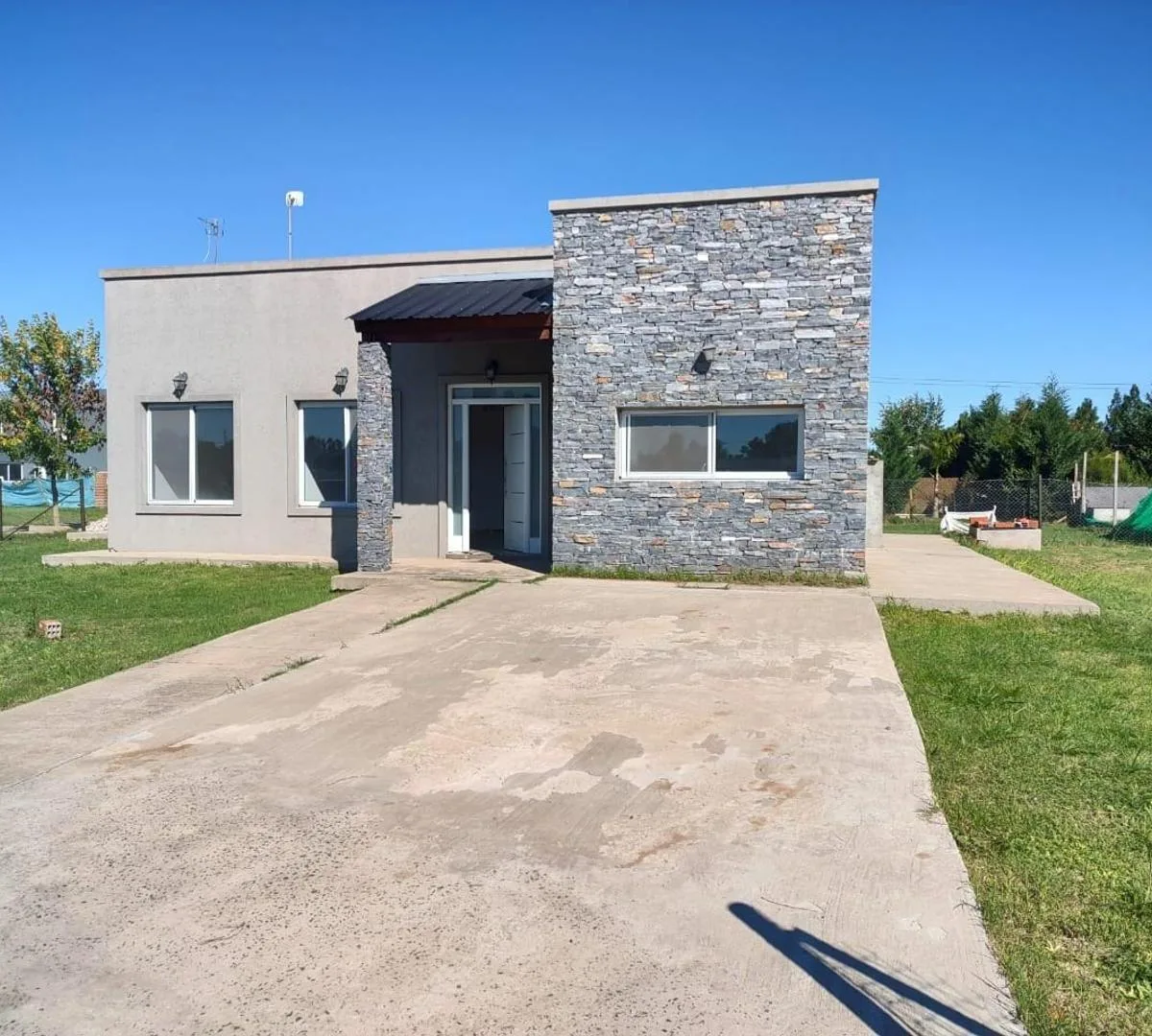 Four-bedroom house in Cañuelas