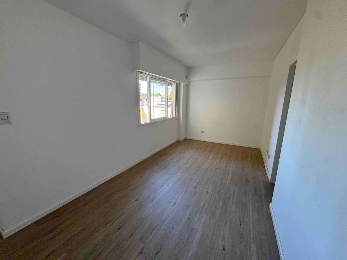Unfurnished one-bedroom apartment in Villa Urquiza