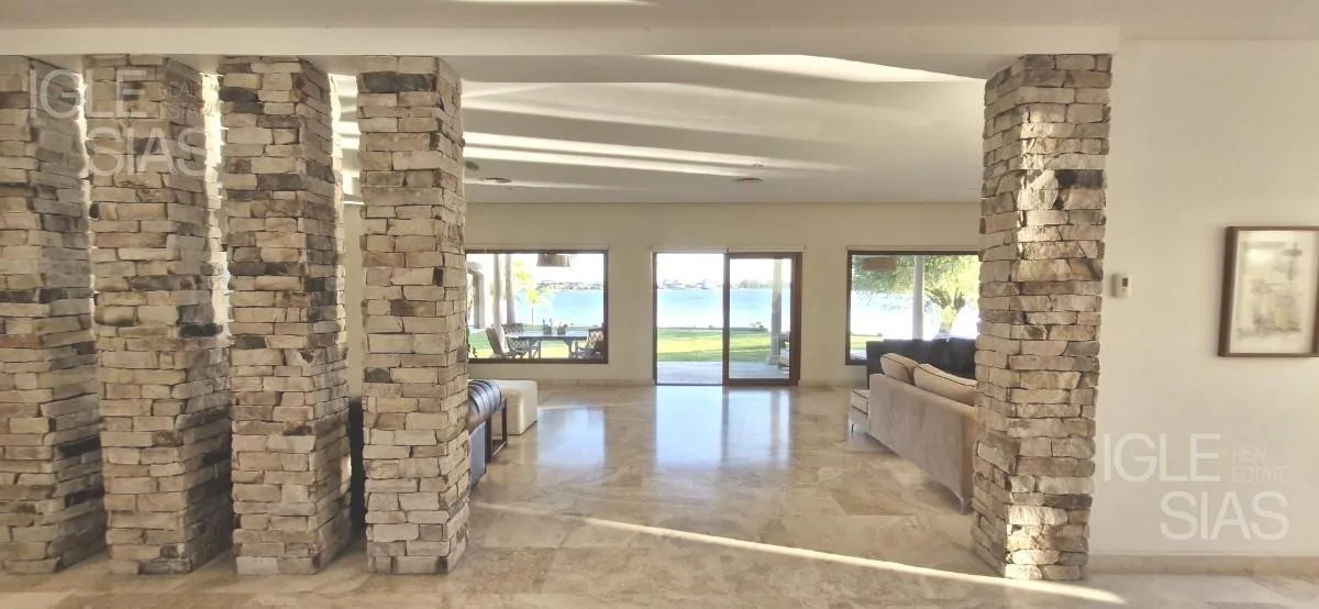 Five-bedroom house in Nordelta Tigre