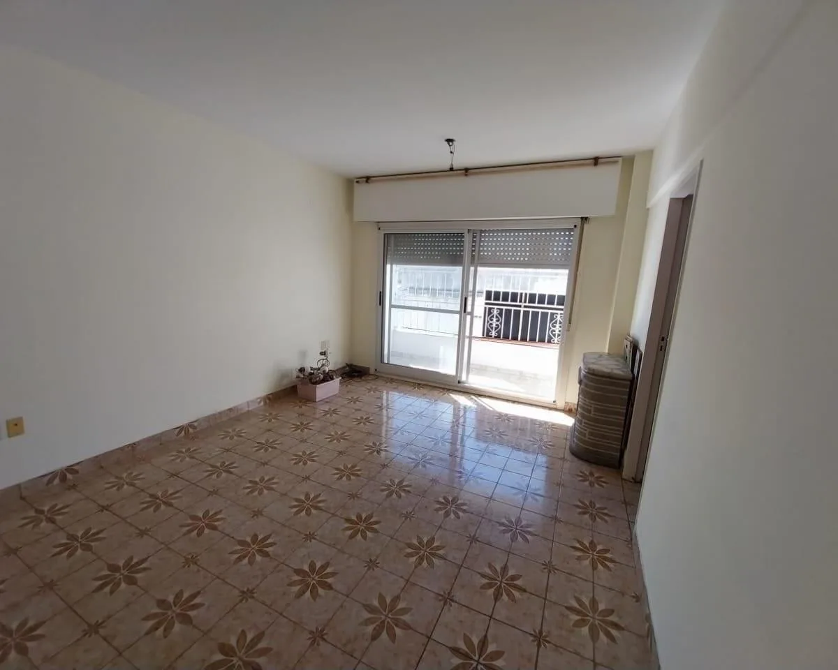 Two-bedroom PH in General San Martín with parking