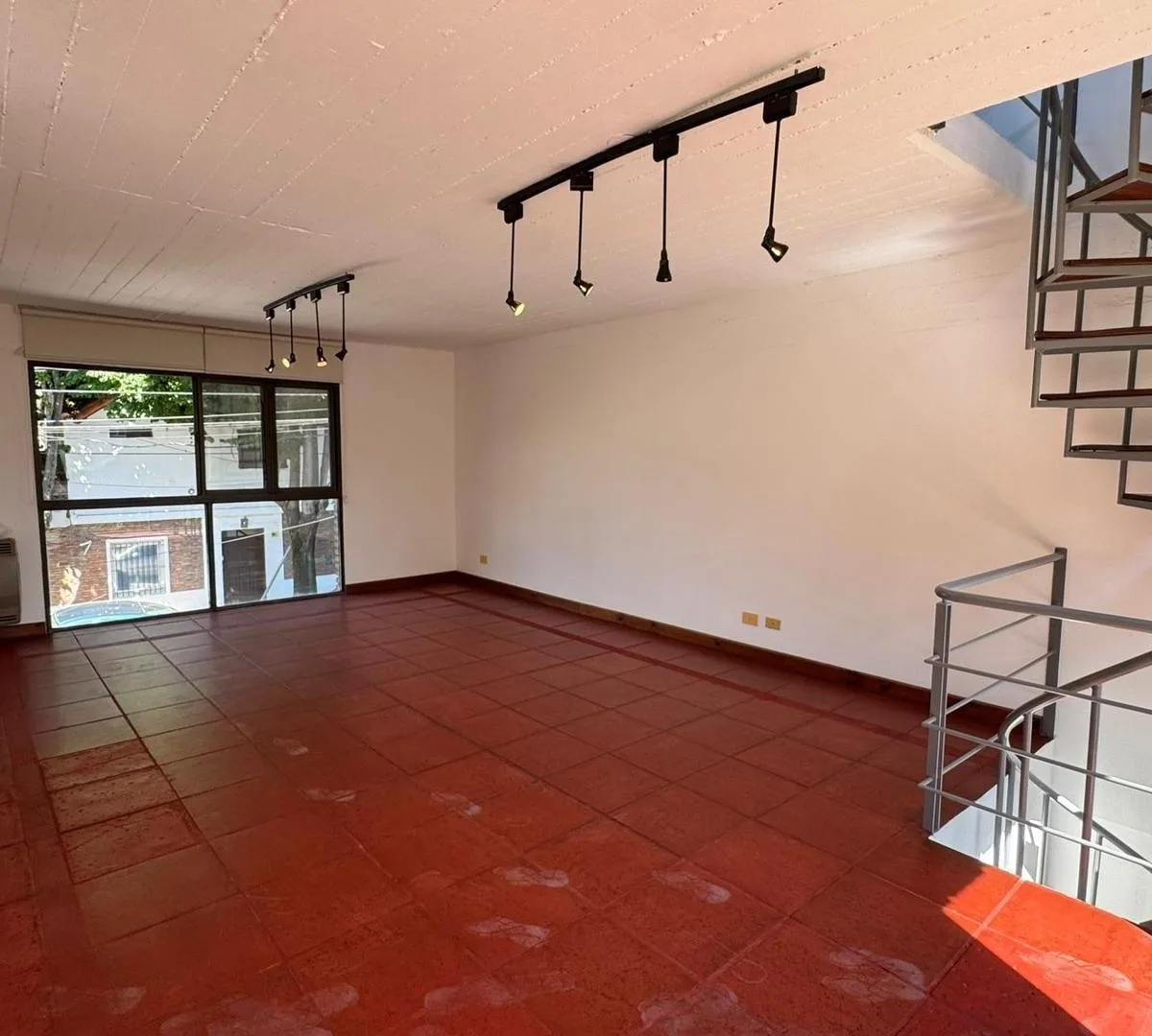 Three-storey duplex apartment in Martínez