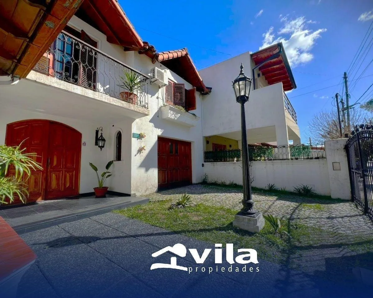Casa de 4 dormitorios en Ciudad Evita con piscina