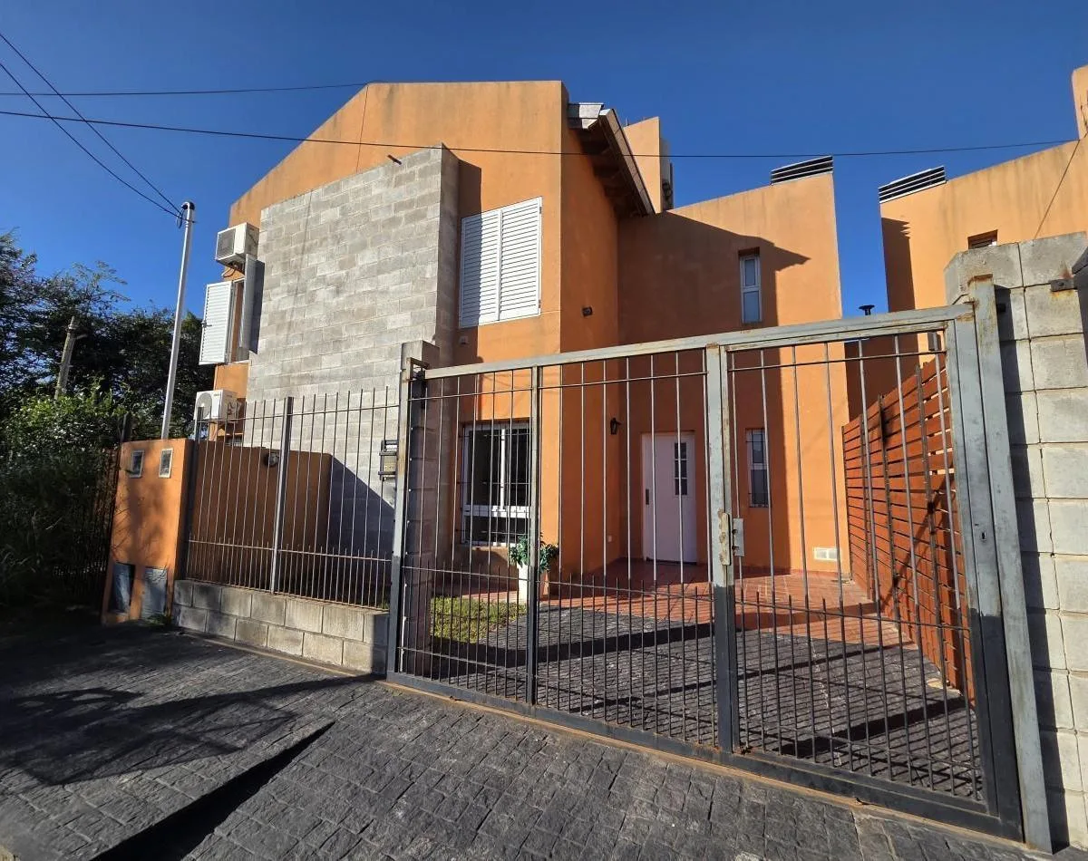 Three-room house in Ciudad Evita