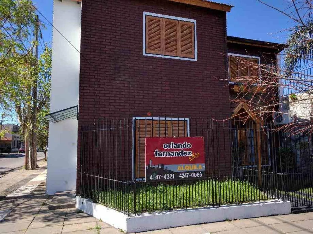 Duplex de 3 Ambientes en Alquiler con Cochera Descubierta