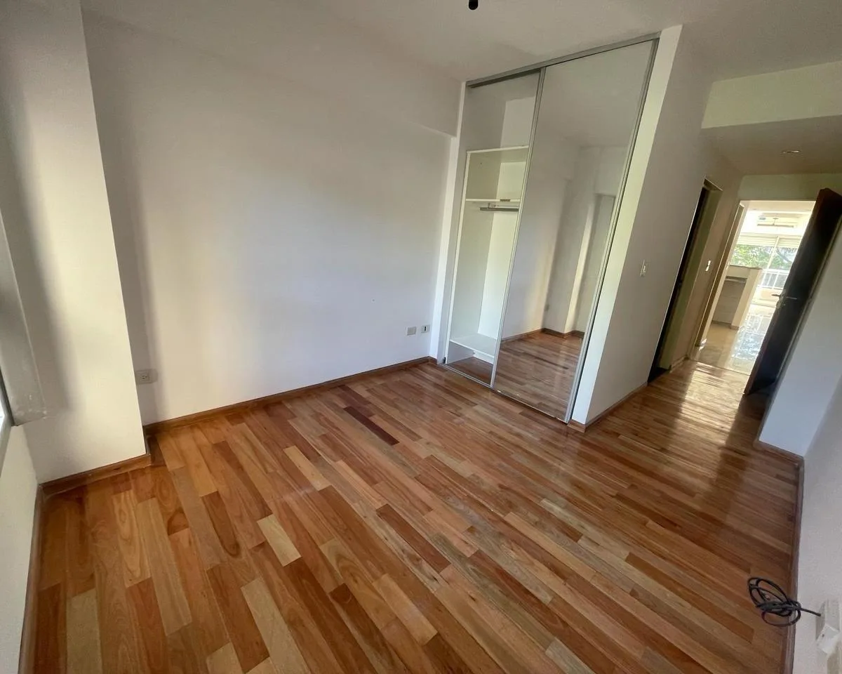 Dpto de 2 Ambientes Al Frente con Baño en Suite y Toilette