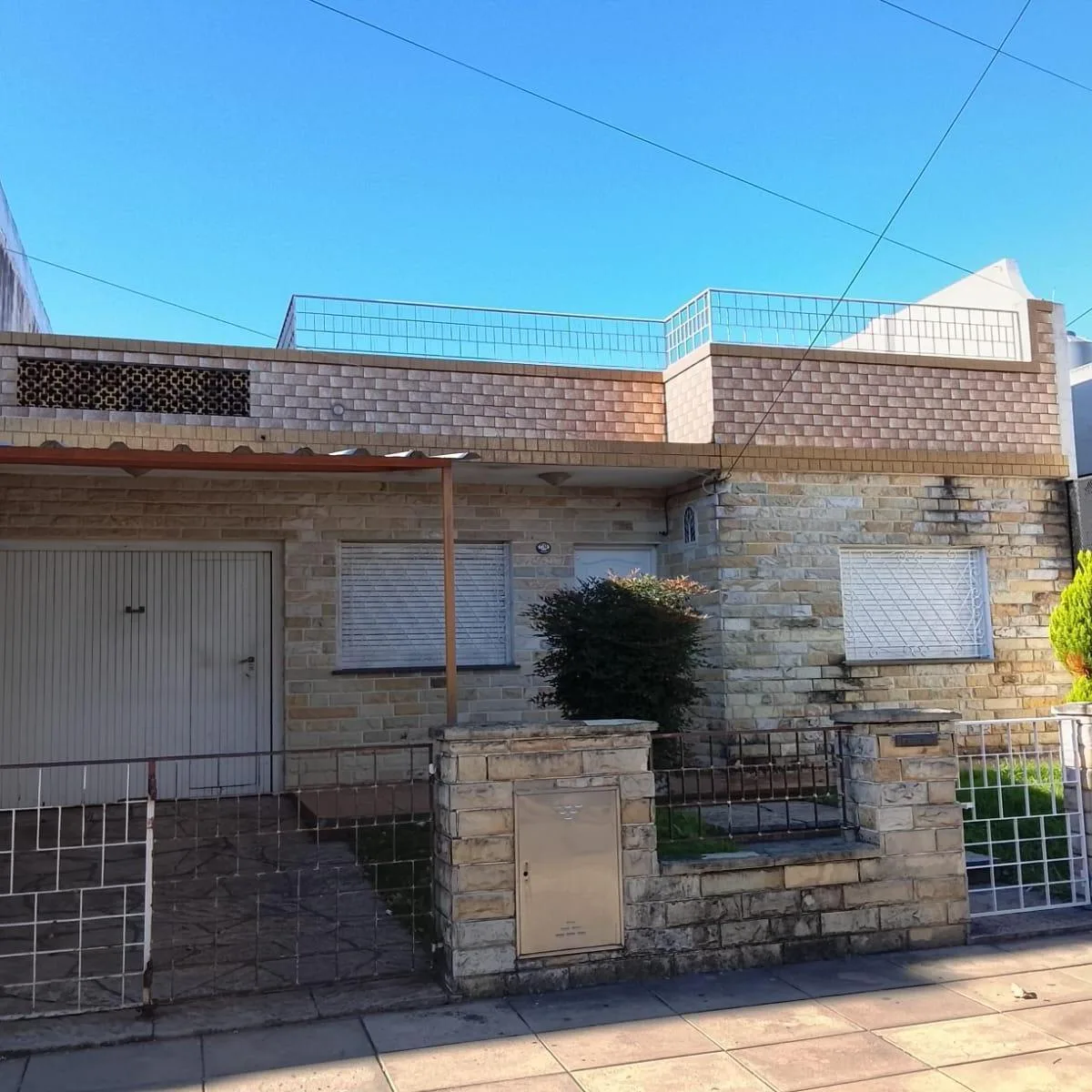 Casa de 3 ambientes con patio en Ramos Mejía