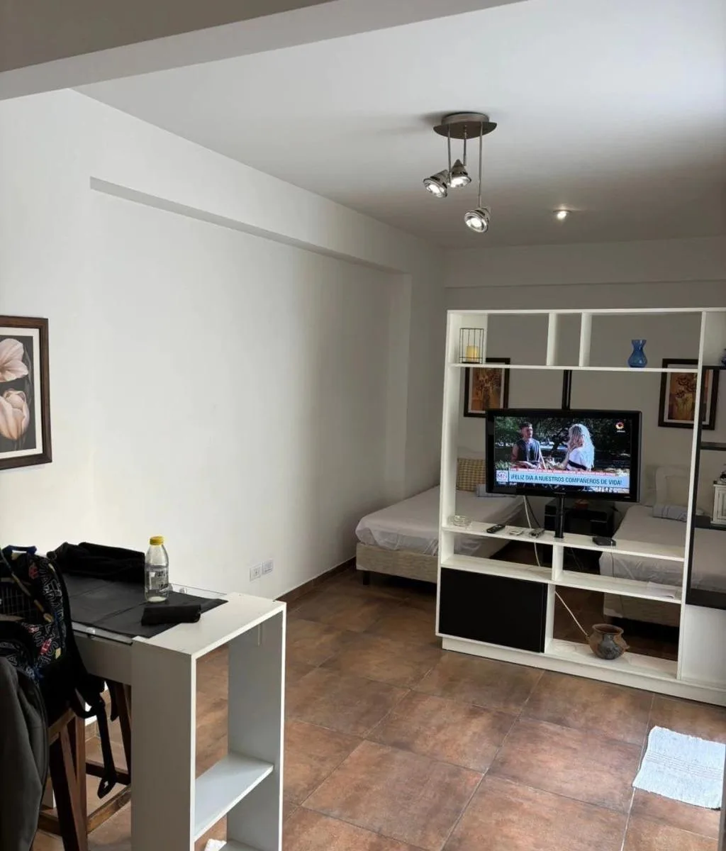 Alquilo Temporario en Saavedra, 1 Ambiente con Gran Patio, 2 Pax