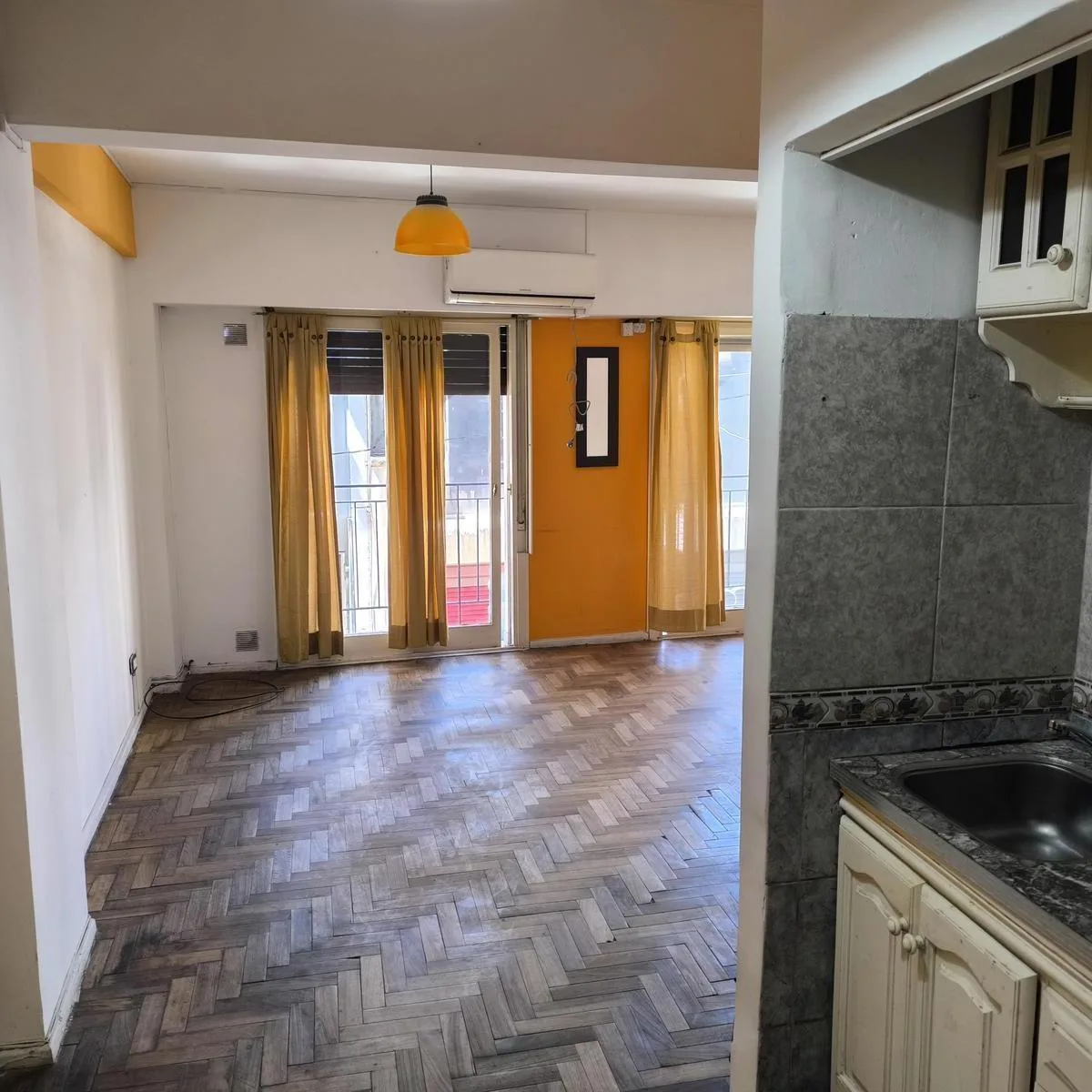Studio apartment with balcony in Monserrat