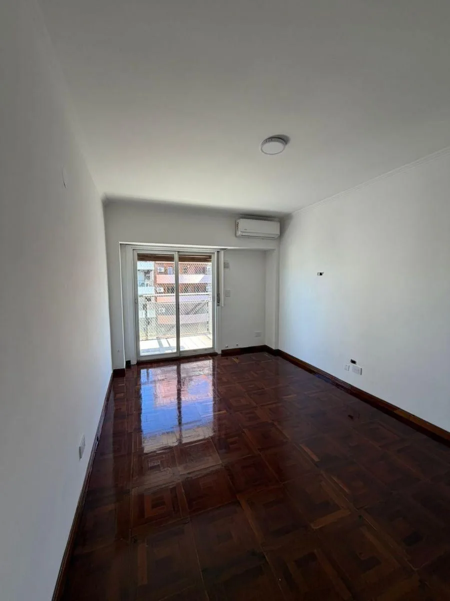 Semipiso Impecable con Cochera en Las Lomitas