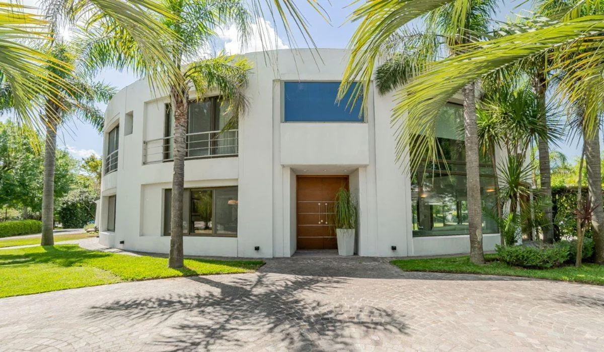 Casa de 5 dormitórios em Escobar
