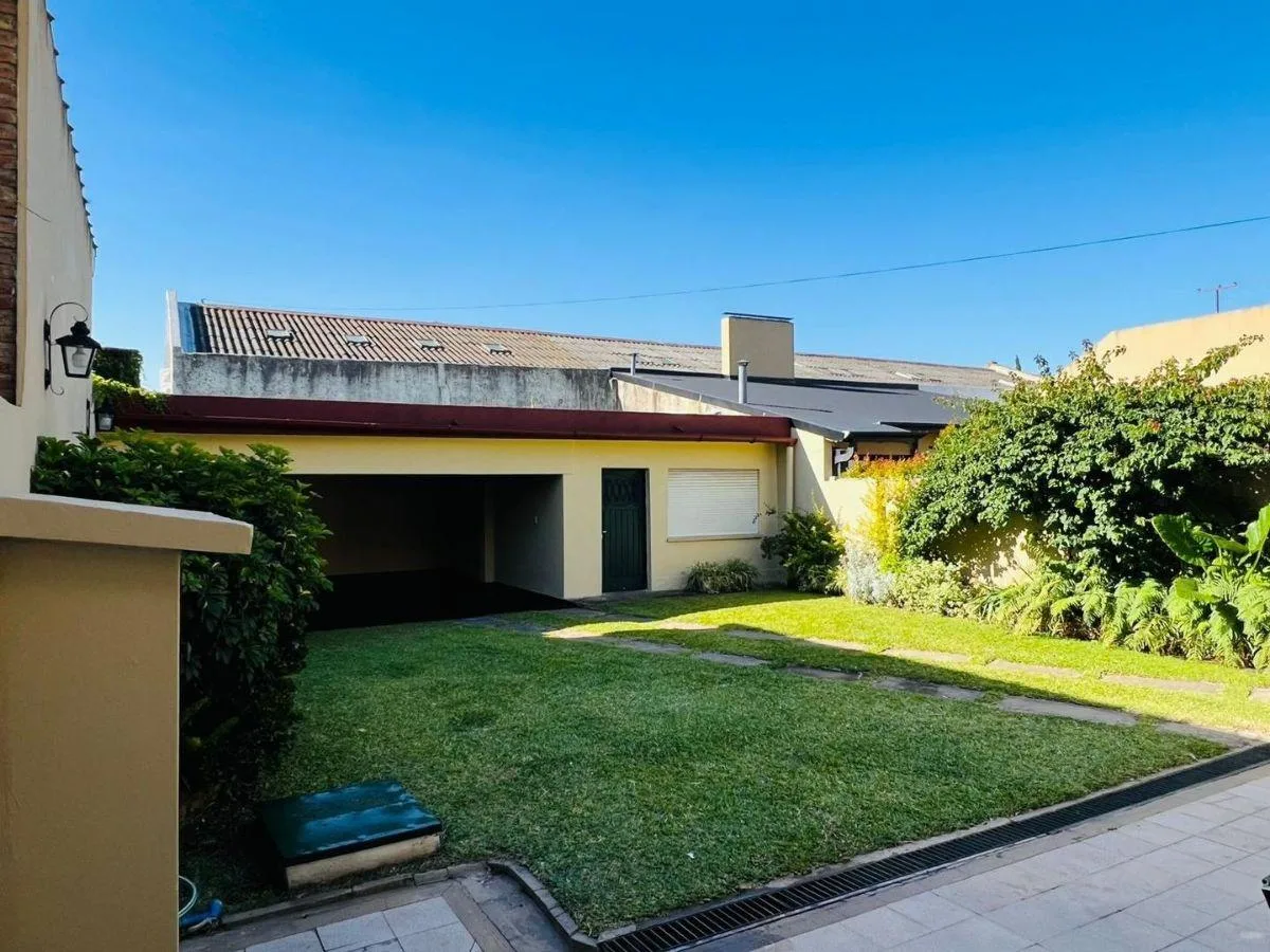 Casa de 3 ambientes en Quilmes Oeste