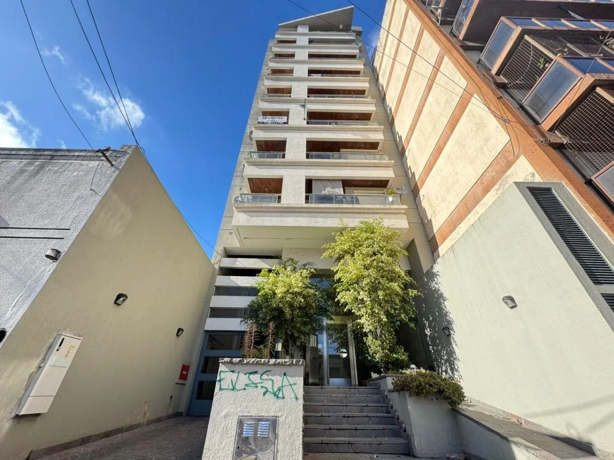 Two-room apartment with parking in Lanús