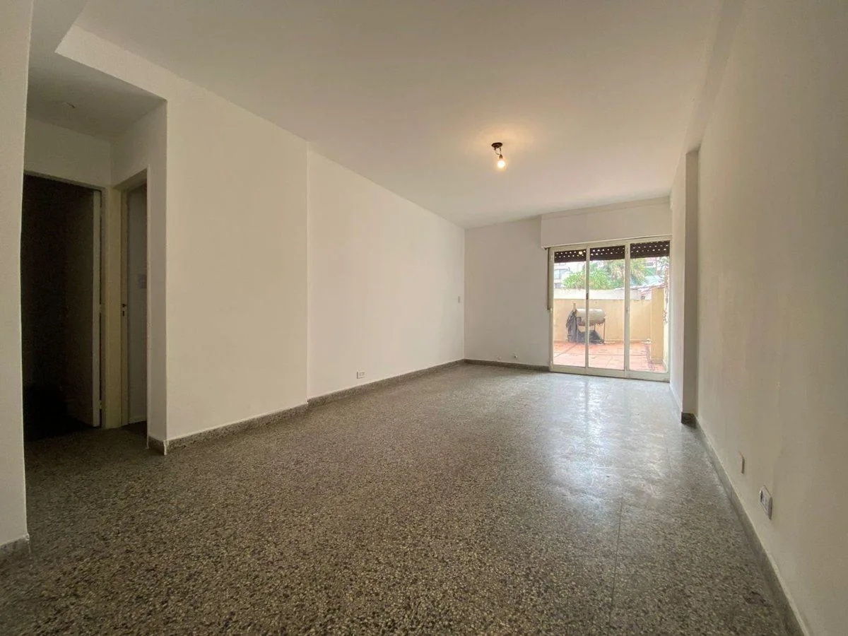 Three-room apartment with patio in Lomas de Zamora