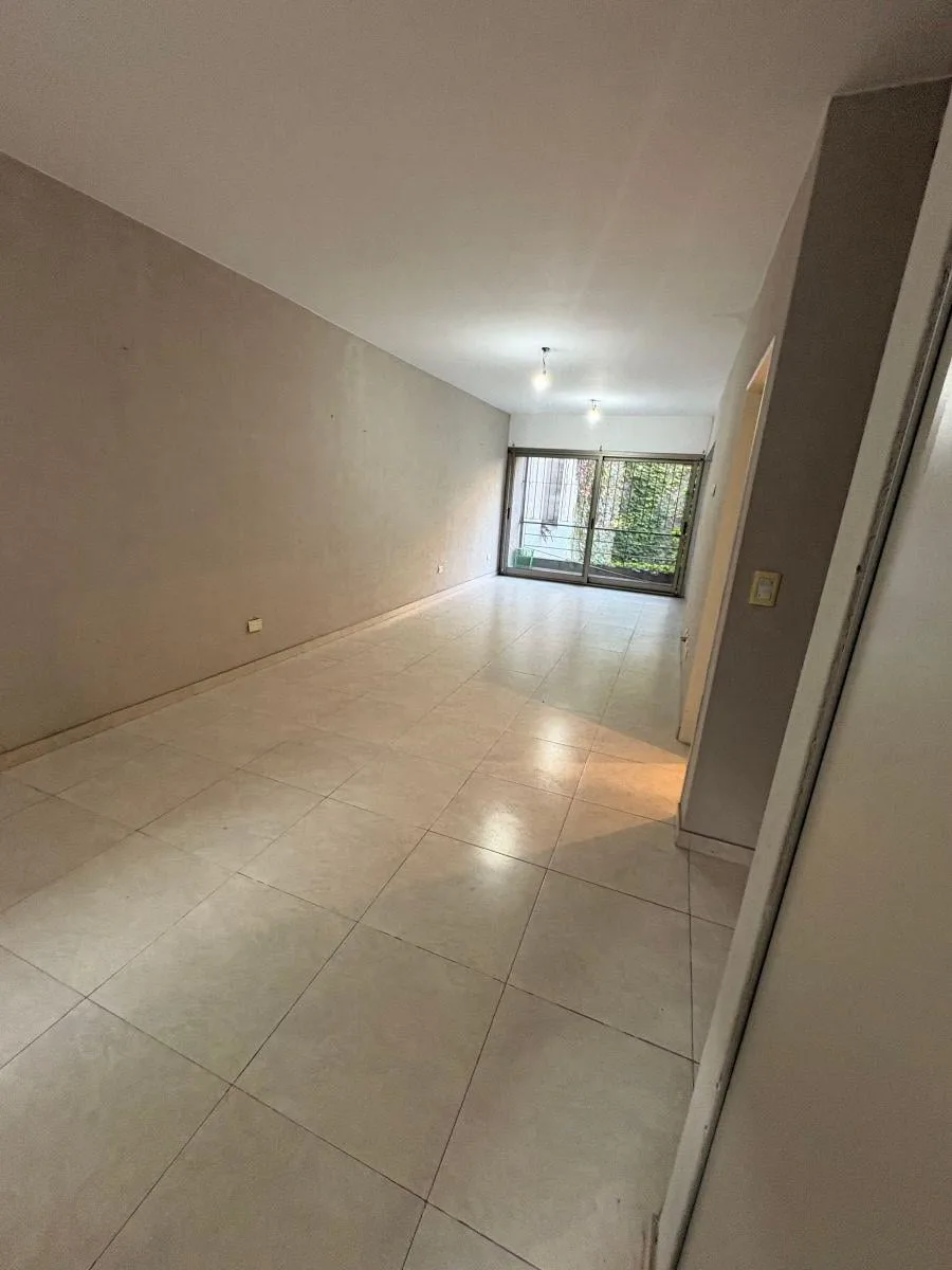 Monoambiente con balcón al contrafrente en Colegiales