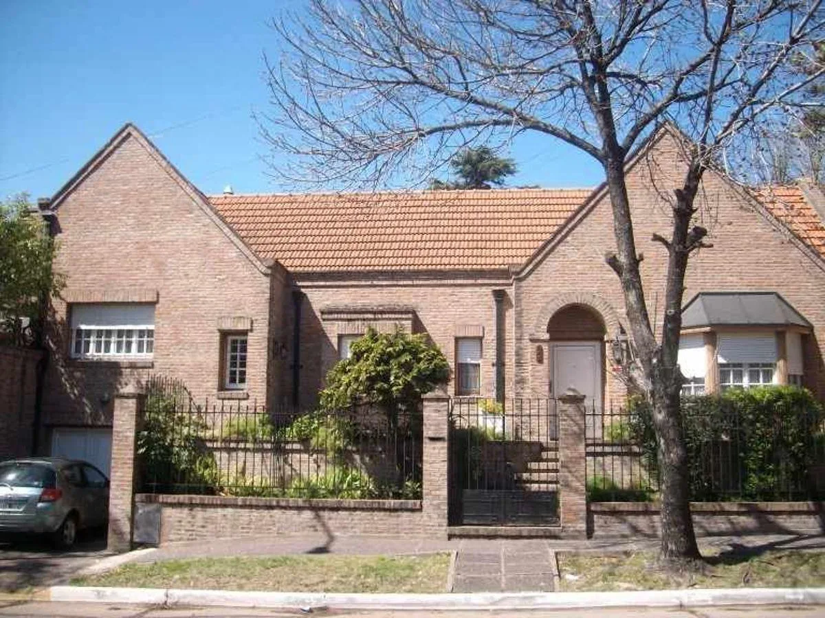 Casa de 3 dormitórios em Quilmes Centro