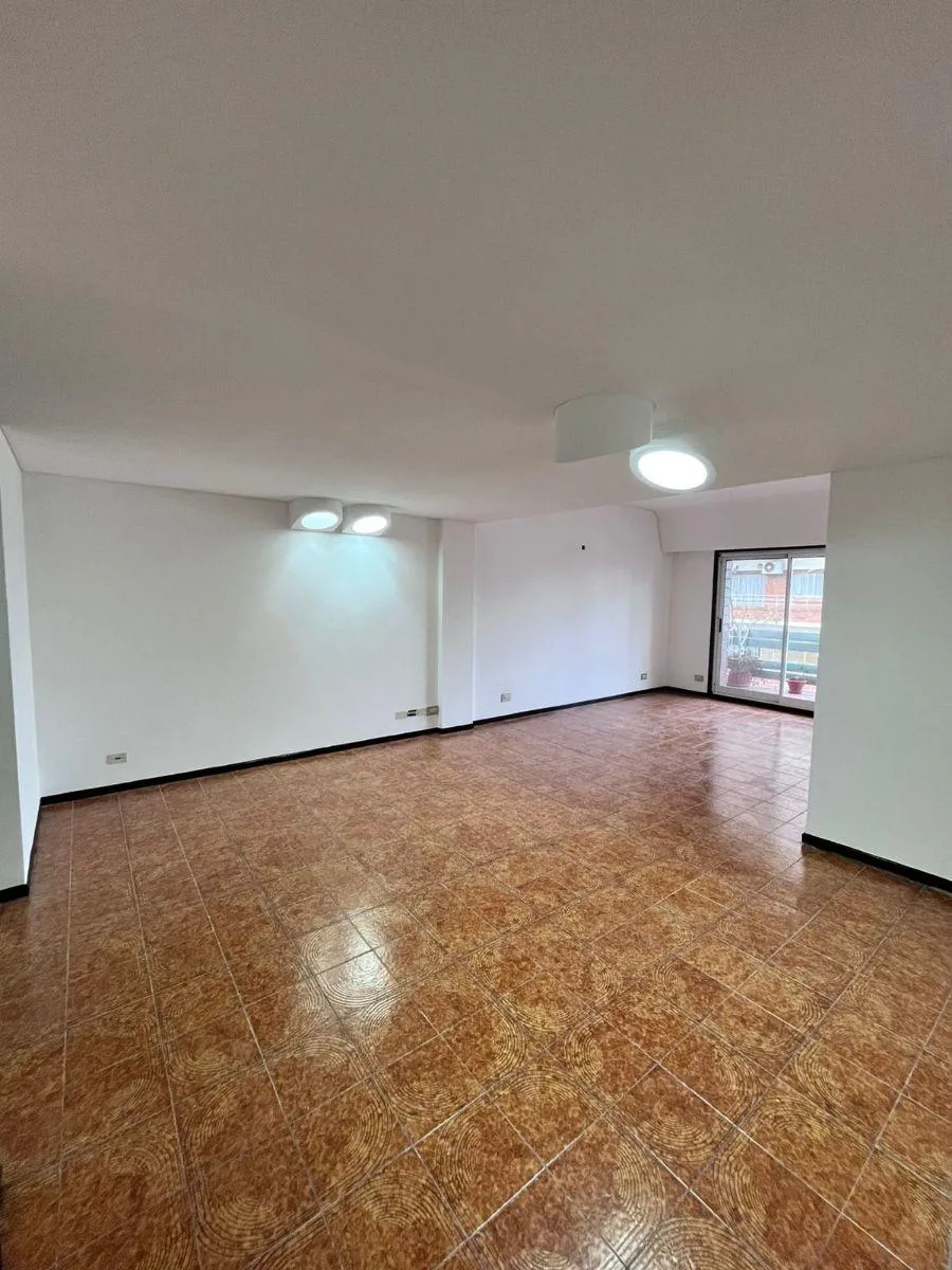 Departamento 4 Ambientes con Cochera – Doble Acceso – Excelente Estado – Lanús Centro