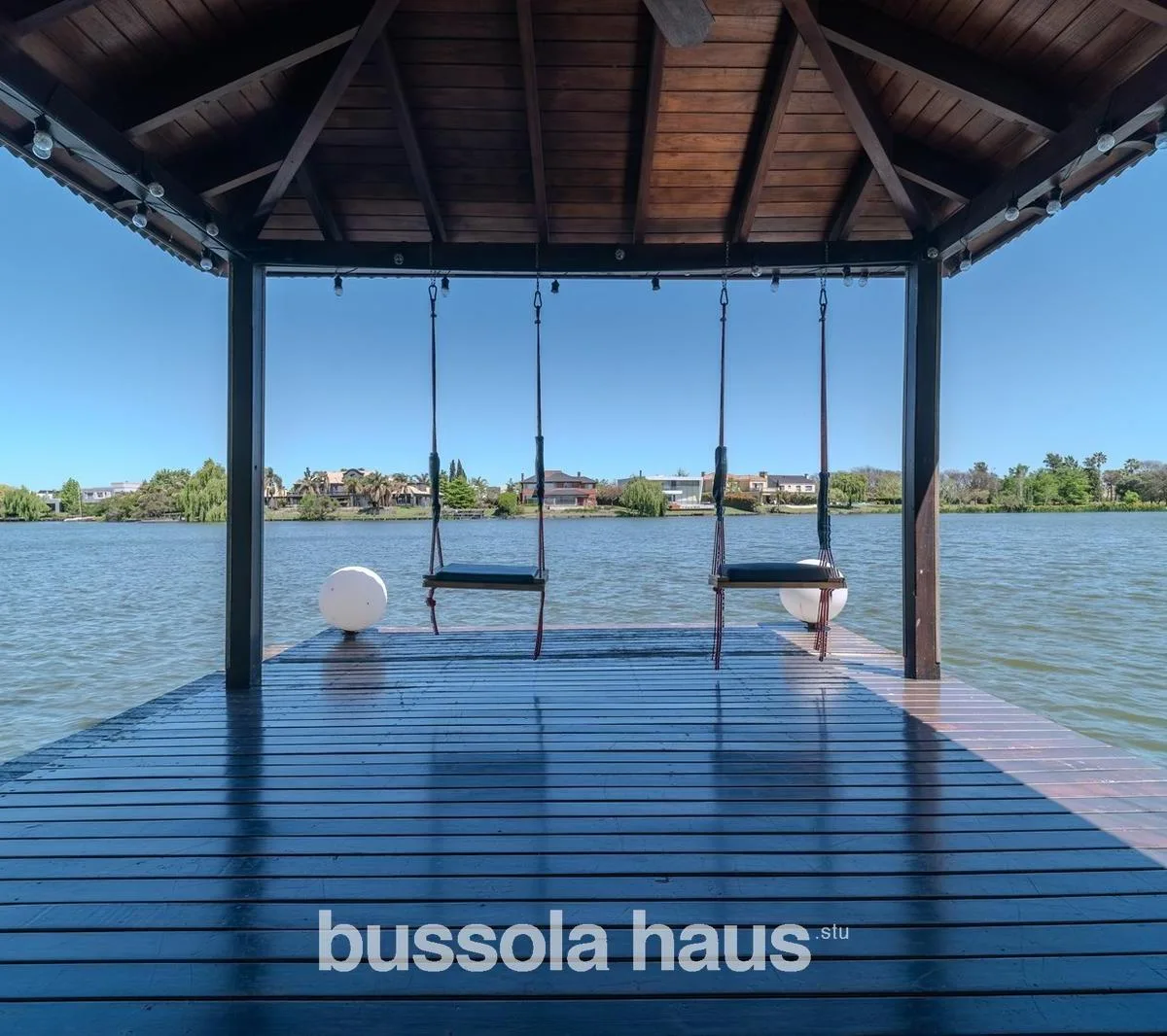 Casa en Venta con 6 Dorm. Al Lago en Nordelta