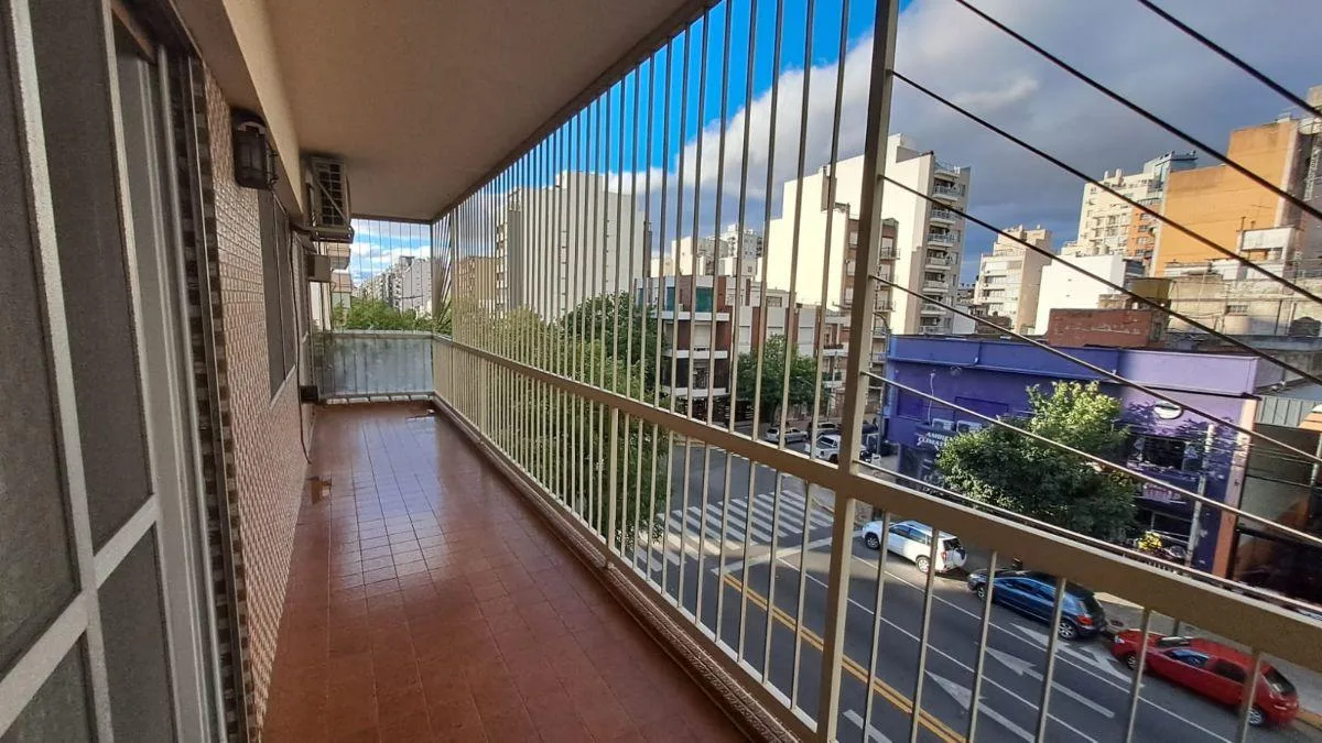 Departamento Luminoso Gran Balcon y Cocina con Cochera