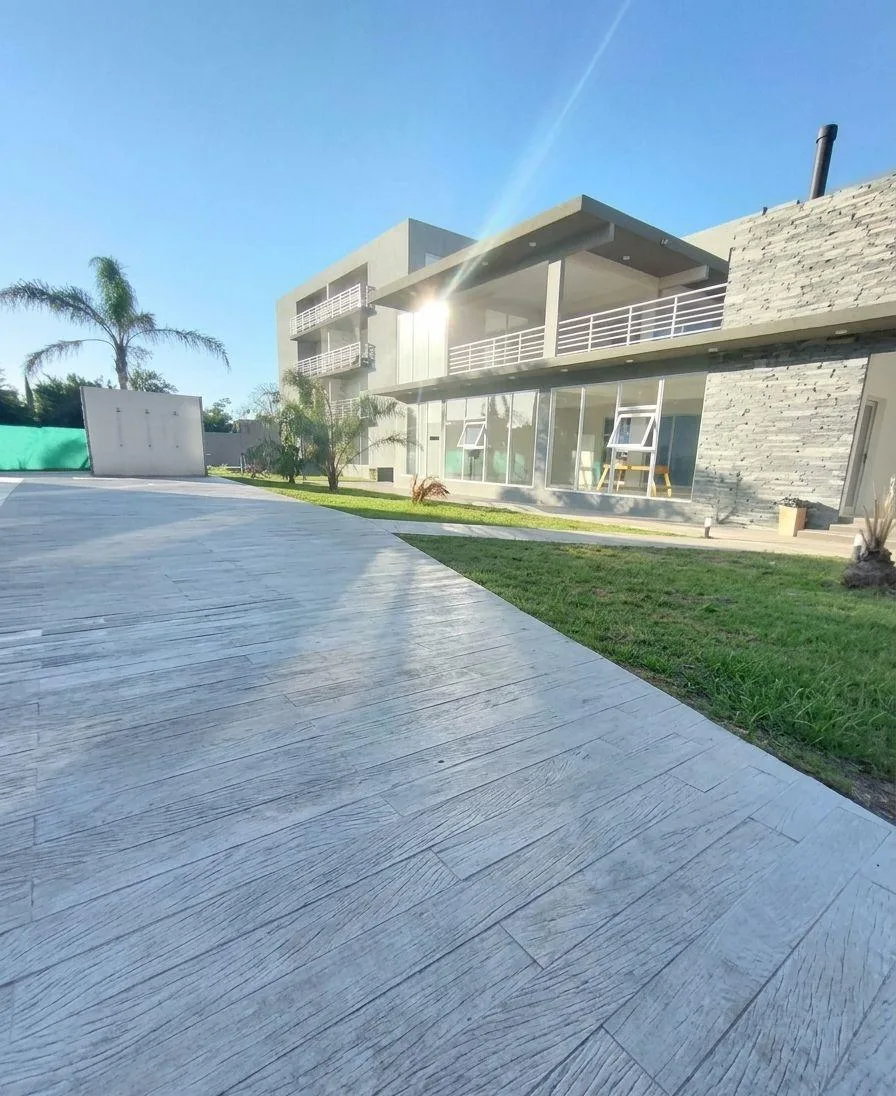 Hermoso Departamento de Dos Ambientes con Garage en Complejo Solares de Moreno