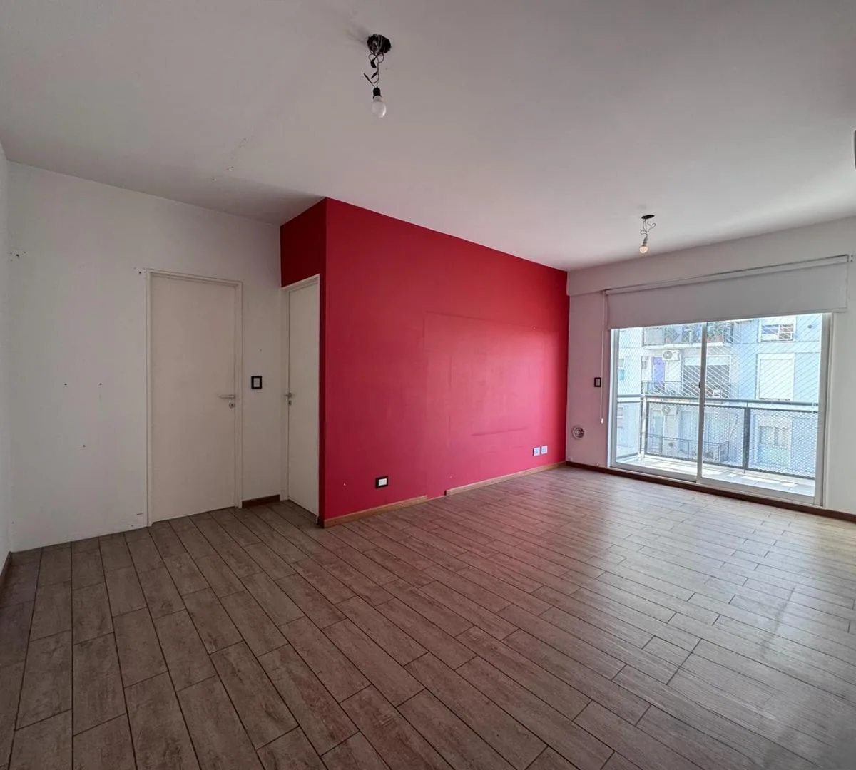 2 Ambientes con Balcon y Cocina Separada