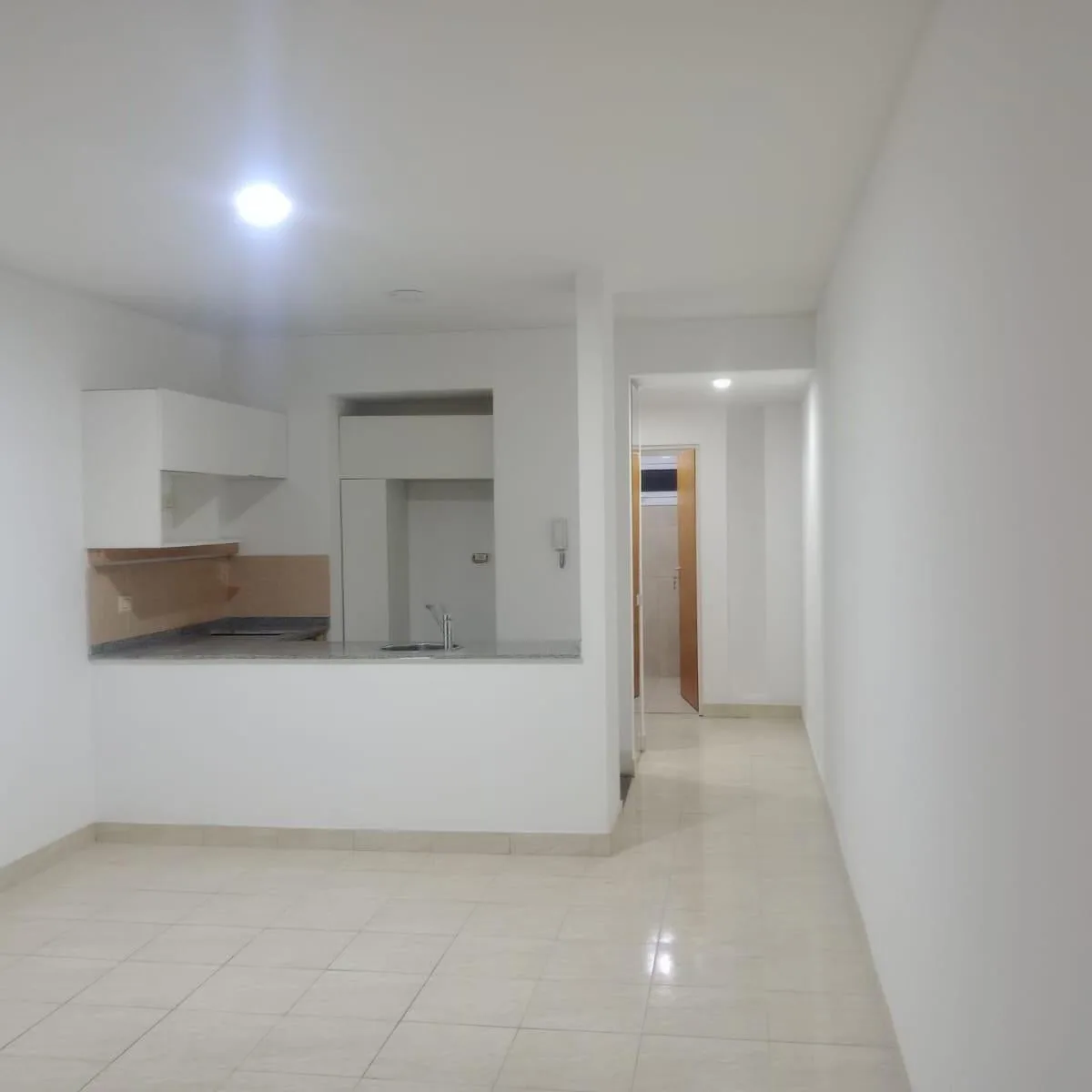 Impecable Monoambiente Amplio con Balcón