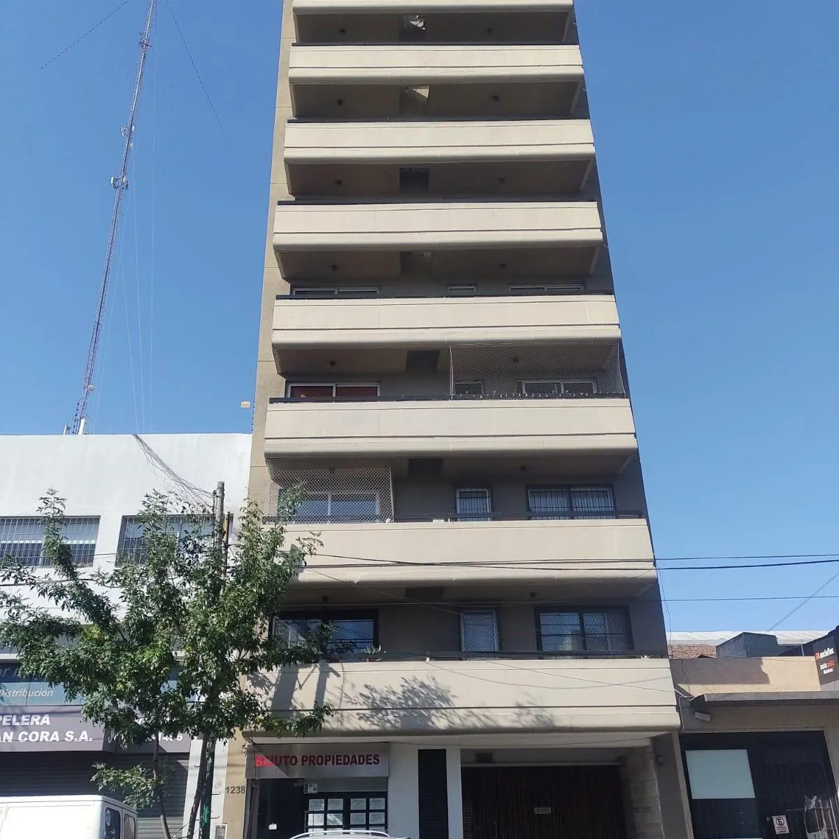 Amplio Monoambiente con Pileta, Sum y Solarium