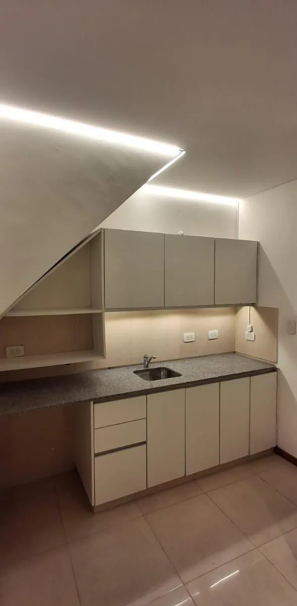 Monoambiente Amplio en Pb con Patio Propio – Parque Patricios