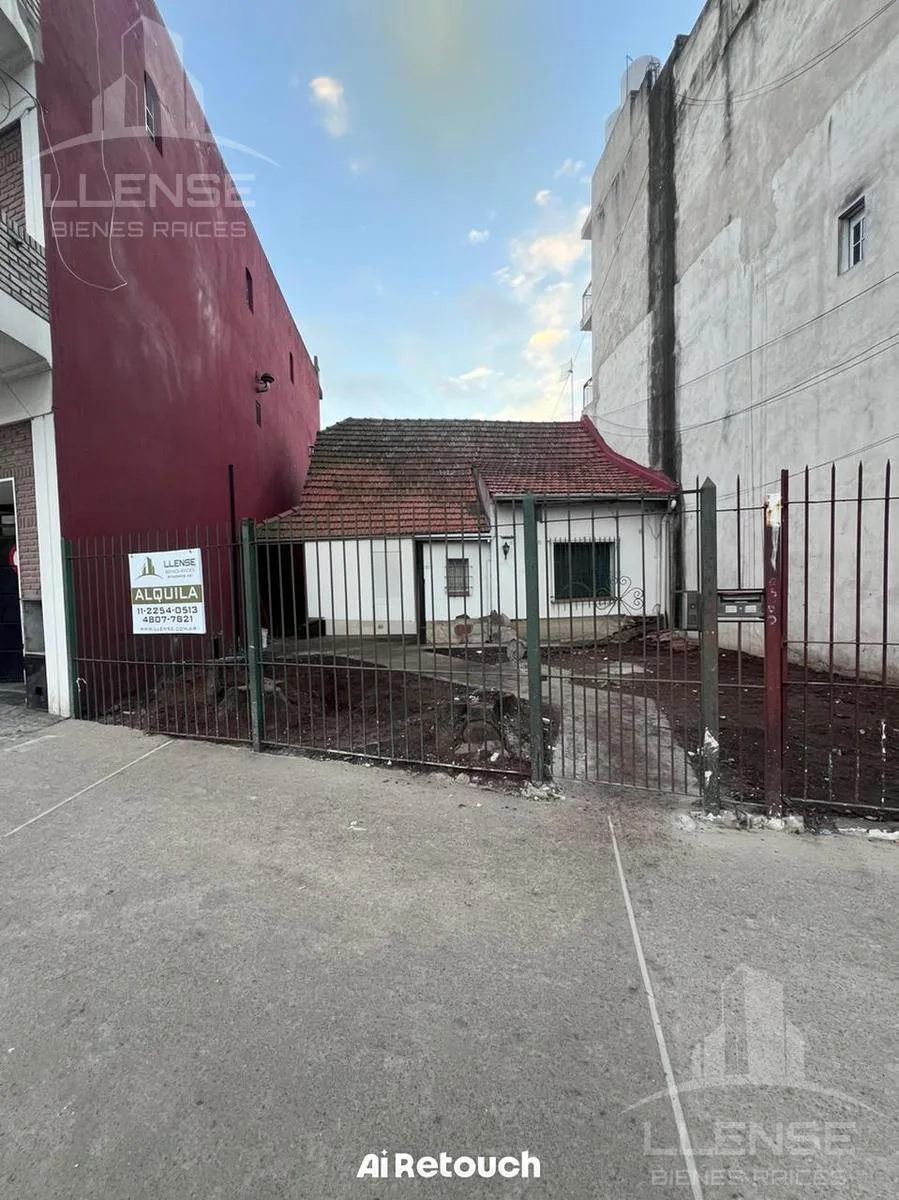 Casa de 4 ambientes en Ezpeleta Centro