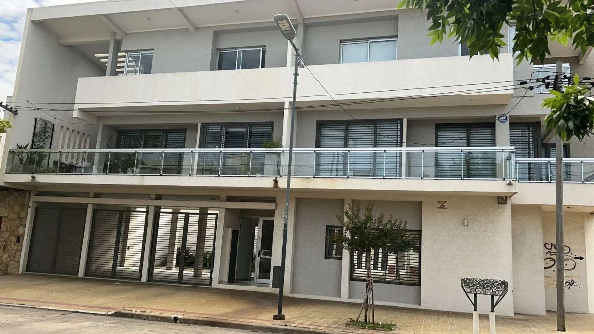 Departamento con 2 Dorm. y Cochera en Alquiler en La Plata Calle 26 Esquina 56