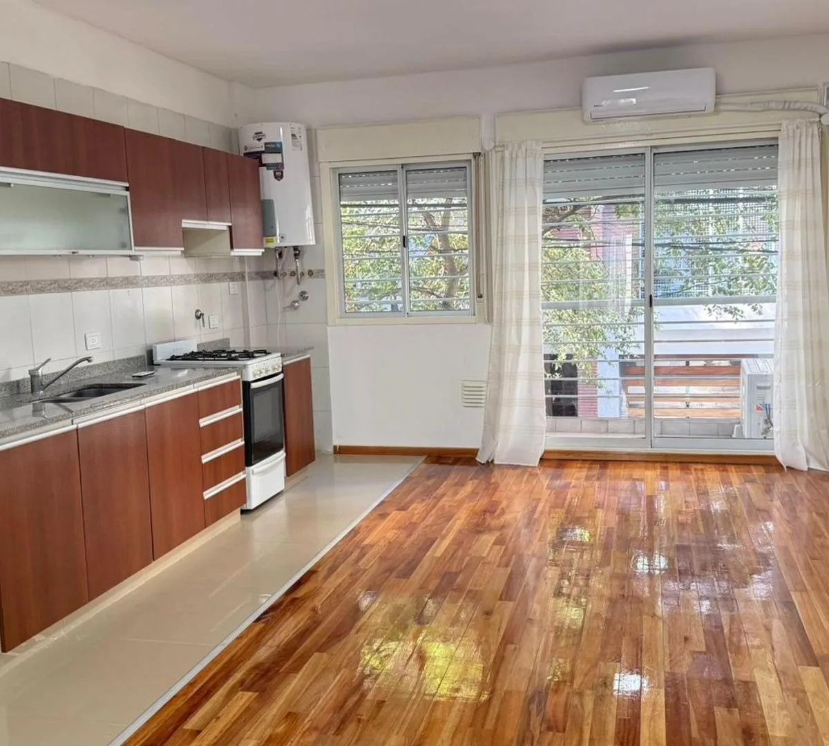 2 Ambientes| Alquiler, Flores | Excelente Estado C/patio