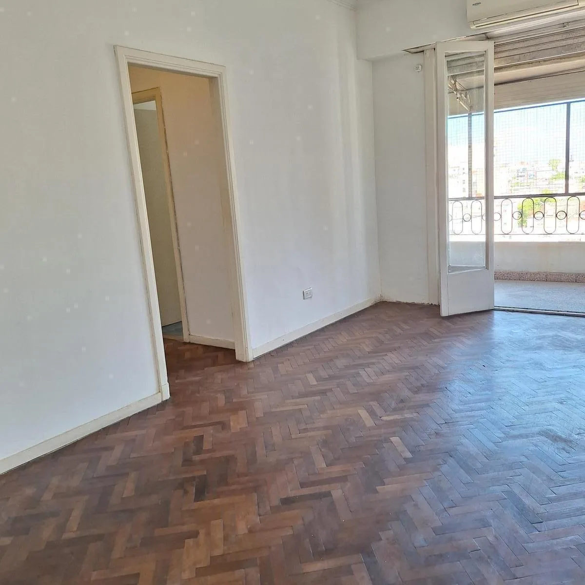 Excelente Departamento de Dos Amplios Ambientes, Al Frente
