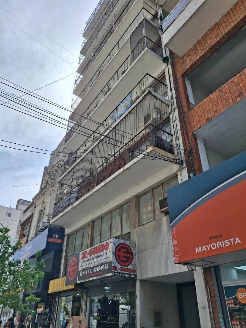 Amplio Departamento de 2 Ambientes, Sarmiento Al 2200