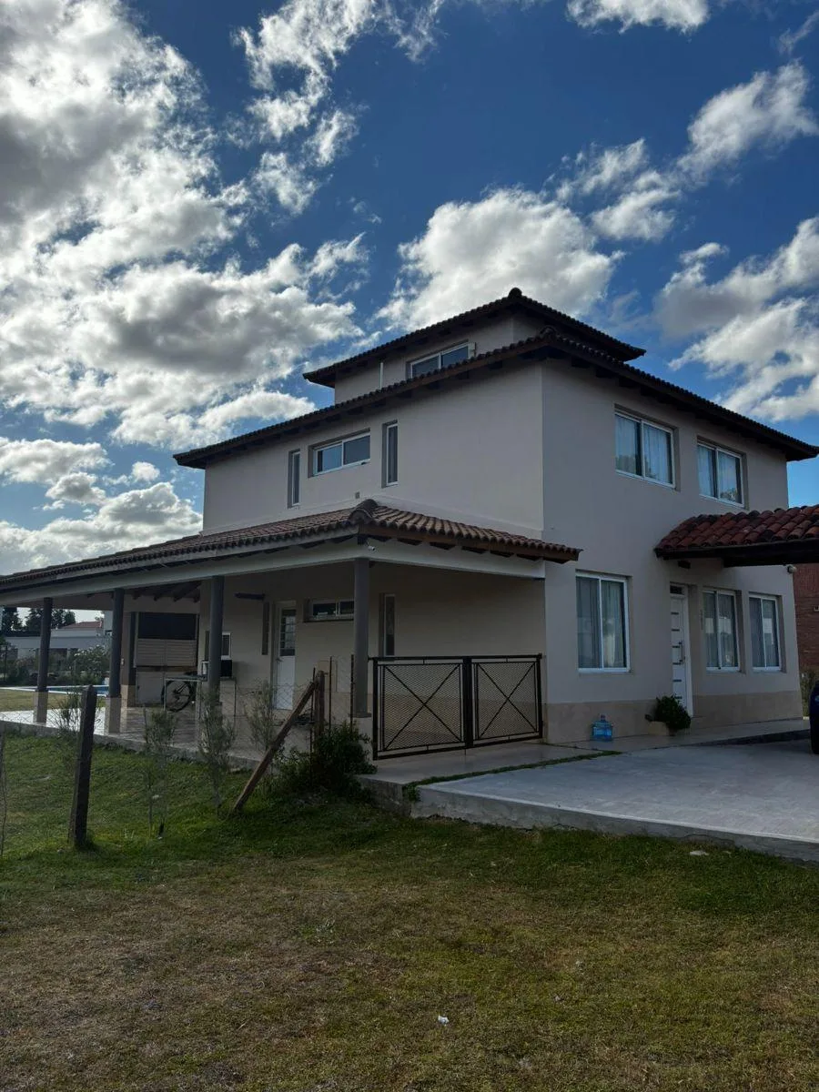 Casa en Alquiler C/ Cochera en La Magdalena Canning