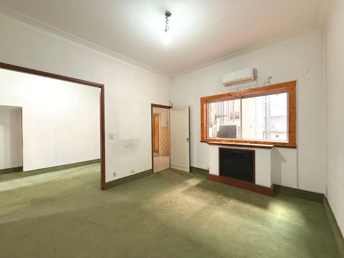 3 Ambientes (Con Dependencia) Amplio Semipiso de 88 m&sup2; - Inmejorable Ubicación