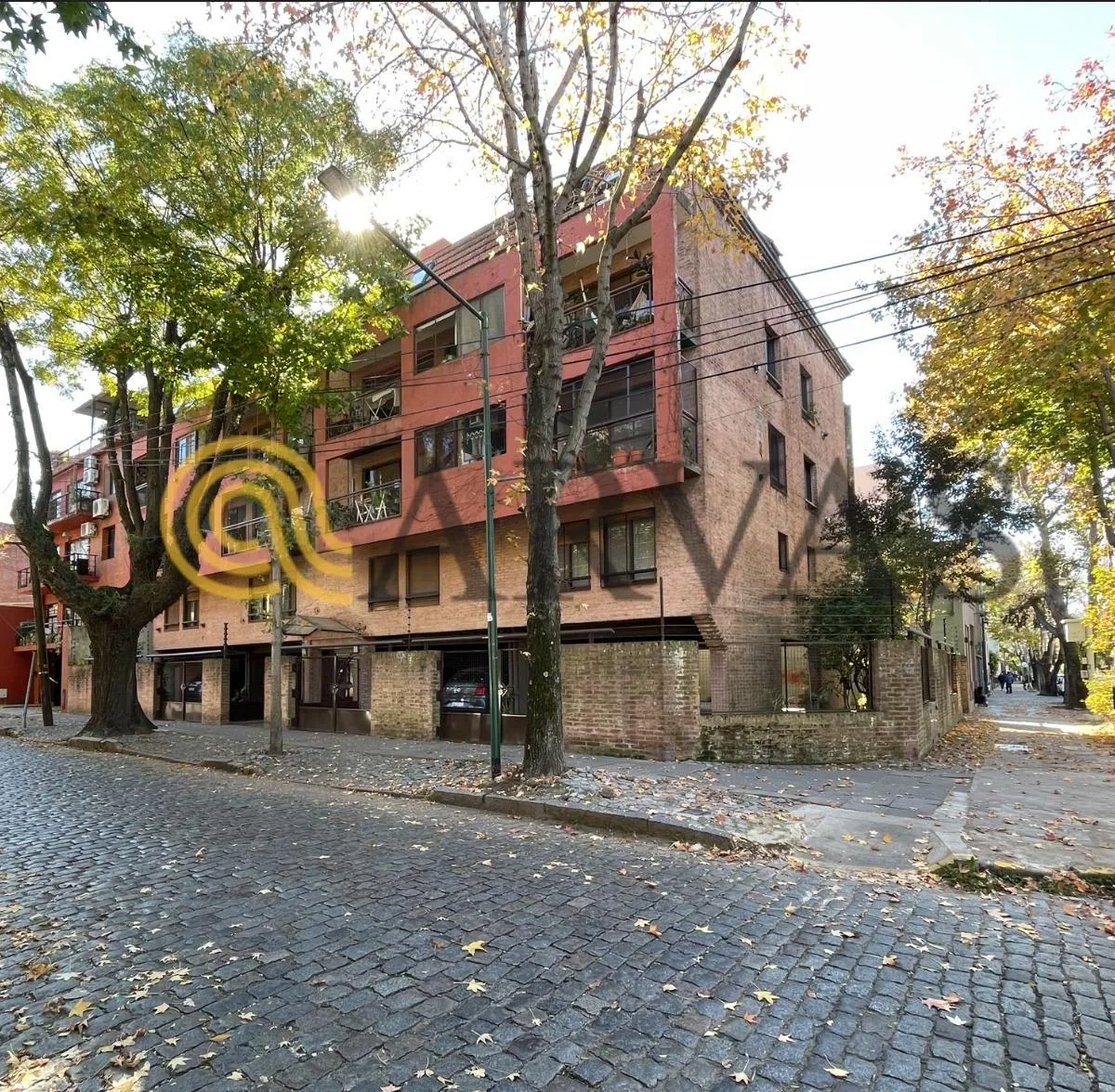 Departamento de 2 Dorm. con Cochera en San Isidro - en Duplex