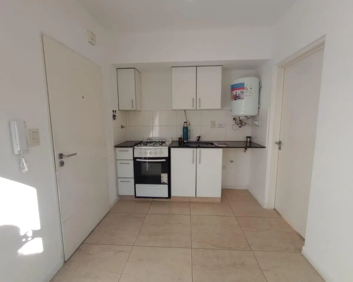 Alquiler Monoambiente con Cocina Separada en Caseros, Tres de Febrero